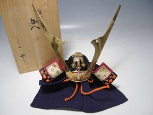 114/○加藤一冑 ミニ兜 藤原能重 大鍬形兜 共箱 鎧兜 甲冑 ミニチュア 刀装具 戦国 端午の節句 五月人形