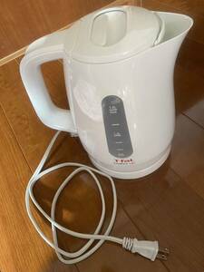 ジャンク　T-FAL ティファール 電気ケトル デルフィニアップ 1.8L ホワイト Delfini Up 湯沸かし器 大容量 KO1731JP