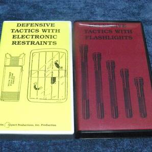 VHSビデオ（輸入品）スタンガン マグライト「DEFENSIVE TACTICS WITH ELECTRONIC RESTRAINTS」「WITH FLASHLIGHTS」セルフディフェンス