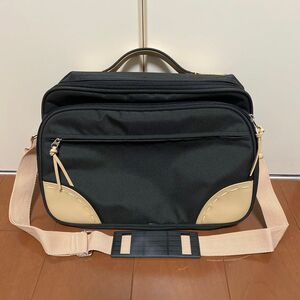 BON VOYAGE ショルダーバッグ ポケット7個＆鍵付き　ブラック×ベージュ