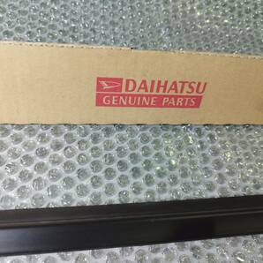 新品 未使用品 ダイハツ 純正 フロント ドア ガラス ウェザー ストリップ 68161-B2120 FR タント Tanto weather STRIP DBA-L375S 交換用 の画像4