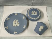 WEDGWOOD　ウェッジウッド　1997　クリスマス　飾り皿　花瓶　小物入れ　置物　3点セット。_画像1