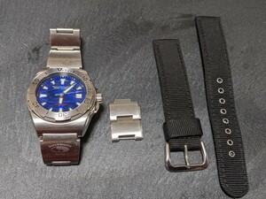 タウンアンドカントリー　オリエント日本製QZ ダイバー　青文字盤　電池交換済み　クォーツ 腕時計 金属ベルト　おまけあり