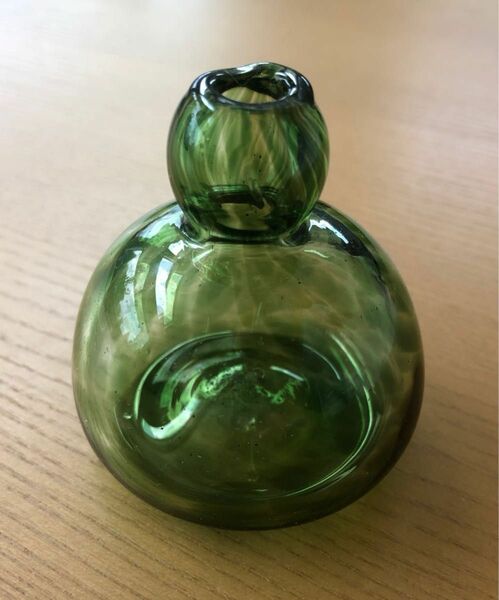 手作りガラス製花瓶 小物 グリーン