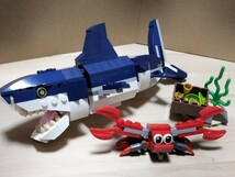 送料無料即決希望　レゴ LEGO クリエイター31088 深海生物　3in1　サメ　カニ　イカ　アンコウ　クジラ　宝石_画像1