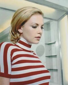 シャーリーズセロン　Charlize Theron 　約20.3x25.4cm　輸入　写真　30143.