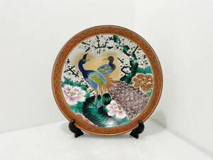 D(1222s1) 九谷焼 九谷清峰 飾皿 装飾 色絵 牡丹孔雀 縁起物 置物 オブジェ 和風 インテリア 古品 径約31cm 
