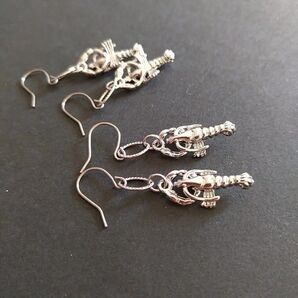 ザリガニのピアス