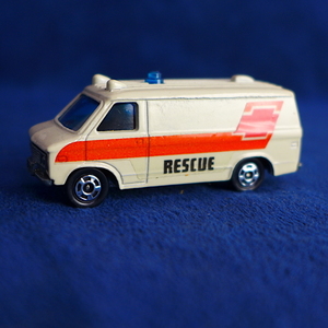 ( 8 ) TOMICA トミカ　日本製　NO.F22 CHEVROLET CHEVYVAN RESCUE　箱なし　　