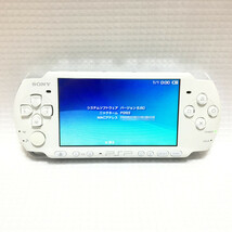 ■ SONY PSP-3000 本体 セット ACアダプター 美品 パール・ホワイト 動作確認済 PSP 3000 一式 純正バッテリー付属_画像3