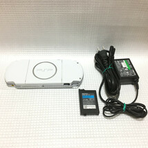 ■ SONY PSP-3000 本体 セット ACアダプター 美品 パール・ホワイト 動作確認済 PSP 3000 一式 純正バッテリー付属_画像2