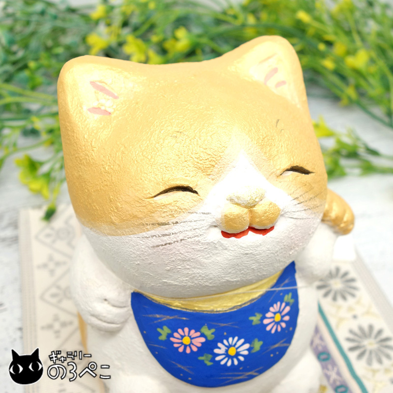 Original ceramic doll, lucky maneki-neko (lucky cat) - brown and white Hachiware cat with blue apron (with Hakata-ori cushion) | This maneki-neko was created by an artist at the Hakata Doll Workshop ♪, Handmade items, interior, miscellaneous goods, ornament, object