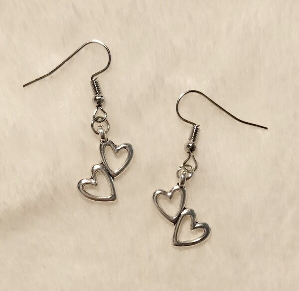 【No.2395】Chamiピアス/イヤリング ツインハート アンティークシルバー