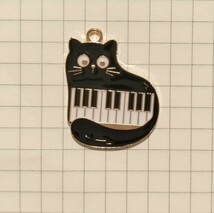 【No.2434】ピアス/イヤリング 黒猫ちゃんのグランドピアノ_画像3