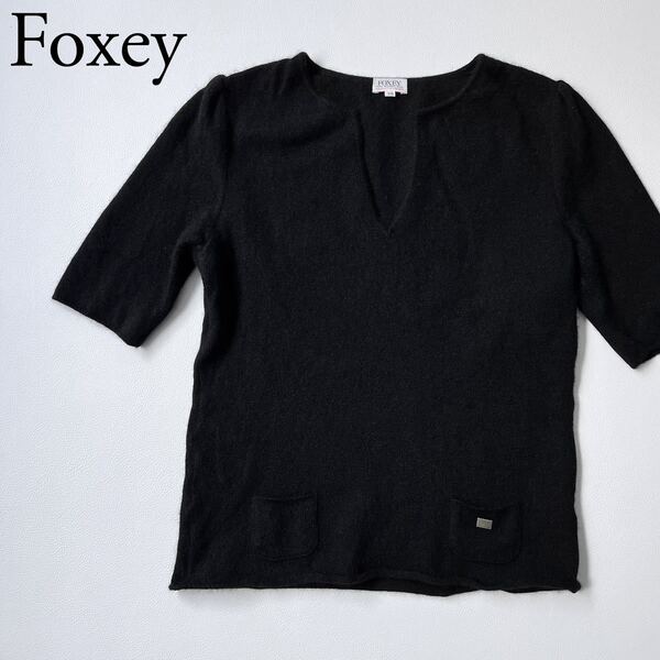 FOXEY BOUTIQUE フォクシーブティック ニット セーター カシミヤ ロゴプレート Vネック トップス レディース