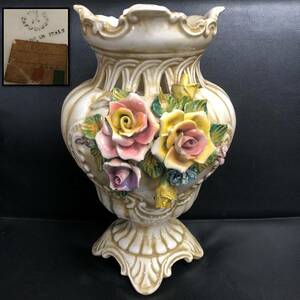 《花器》 イタリア製「CAPODIMONTE：カポディモンテ 陶磁器製の花瓶」 高さ：約33cm 欠けあり 伝統工芸品 アンティーク インテリア