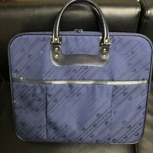 《バッグ》 収納「HIGH BAG VELIEG：和装バッグ ネイビー」 高さ×横幅×マチ：約38×46.5×9.5cm 蝶柄 紺色 衣装ケース 着物の持ち運びに