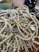 大量 アクセサリー まとめ売り 10kg以上 ネックレス イヤリング リング ピアス Dior Tiffany 遺品整理 GOLD Silver 珊瑚 _画像3