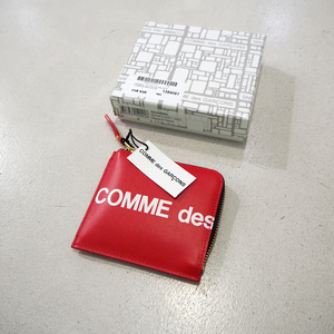 新品 コムデギャルソン ロゴ プリント 小銭入れ ミニ 財布 レッド 赤 メンズ レディース COMME des GARCONS WALLET Huge Logo SA3100HL本物