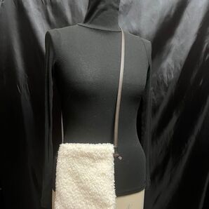 ラム(ムートン)スマホショルダーポーチ オフホワイト ショルダーバッグ