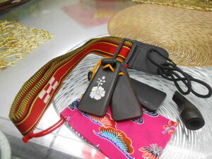 ( бесплатная доставка )4.590 иен Okinawa sanshin специальный ремешок, Okinawa музыкальные инструменты ( три доска ), черное дерево коготь каждый один шт. комплект. как? sanshin. продается отдельно..
