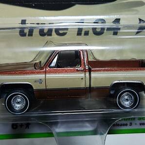 auto world 1/64 muscle trucks‐1987 Chevy Silverado Bronze/Almond /オートワールド/シェビー シルバラード/ピックアップ トラックの画像3