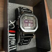 極美品 国内正規品 タグ付き フルコマ CASIO G-SHOCK GMW-B5000GD-1JF Bluetooth搭載 フルメタル マルチバンド6 電波ソーラー ブラック_画像3