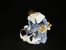 【美】CD038 Royal Doulton 【ロイヤルドルトン 】 美少女と犬 置物 ／美品!　ｈ_画像7