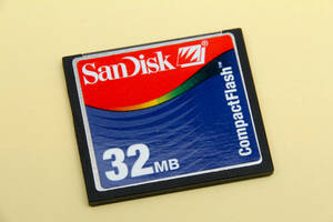 32MB CFカード SanDisk コンパクトフラッシュカード　