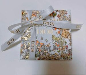 値下げ！ディオール　dior ピアスbox 箱　ギフト　2023年クリスマス Dior ギフト クリスマス ショッパー