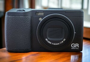 RICOH GR DIGITAL IV CCDセンサー！純正充電器、バッテリー、ソフトケース有り！作動良好！グリップの加水分解少なめ！