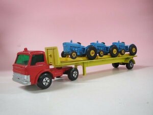 66364■マッチボックス　キングサイズ　20　トラクタートランスポーター　Tractor Transporter