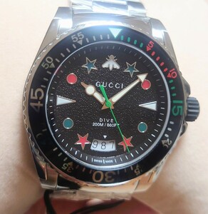 新品未使用　GUCCI　ブラック　腕時計　YA136221ダイブ　メンズ　ウオッチ　ダイバーズウォッチ　グッチ　Bee