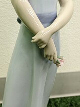 ☆ リヤドロ　陶器人形　花を持つ 少女　未使用　箱付き　西洋人形_画像3