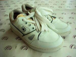 【REXONER】シンプルな白い運動靴(新品)★10円★サイズ25㎝★星型マーク入り★ 白紐結び★作業靴、ウォーキングなどに