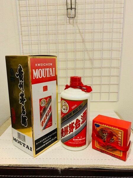 【未開封美品】貴州茅台酒　MOUTAI マオタイ酒　38% 酒杯付　947g