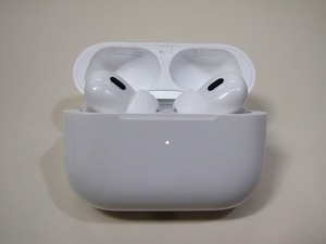 Apple純正 AirPods Pro 第2世代 エアーポッズ プロ MQD83J/A　 MagSafe 充電ケース (Lightning) 海外モデル