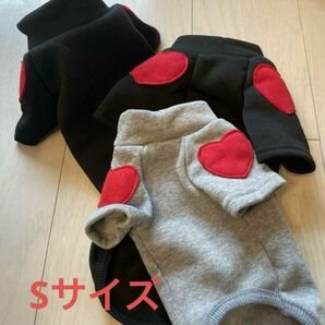 犬服　ハート付き　かぶりタイプトレーナー　ペット冬服