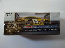 ＜新品・未開封・日本未発売品＞　NASCAR　Daniel Suarez ♯19 Stanley 2017　トヨタ カムリ リミテッドエディション　1/64サイズ _画像5