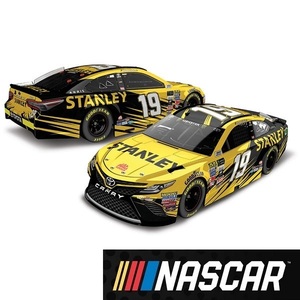 ＜新品・未開封・日本未発売品＞　NASCAR　Daniel Suarez ♯19 Stanley 2017　トヨタ カムリ リミテッドエディション　1/64サイズ 