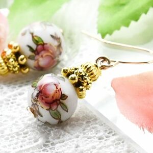 646　ピンクの花柄アンティーク調のピアス~イヤリング