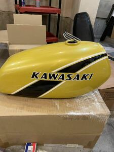 カワサキ　KAWASAKI KE125 新品外装　その他パーツ多数セット　売り切り