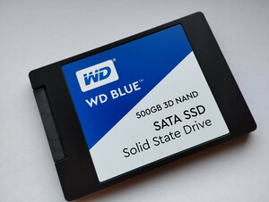 WesternDigital WD BLUE WDS500G2B0A 500GB SATA SSD 使用時間352時間