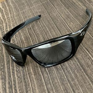 【1円スタート】サングラス オークリー★OAKLEY Valve★バルブ 偏光 ブラック ミラー 釣り ジギング バス ドライブ ゴルフ ミラーレンズ 黒