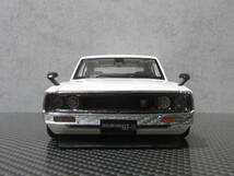 Maisto 1/24 ニッサン スカイライン 2000GT-R (KPGC110) 1973 ホワイト カスタム改 シャコタン 鉄チン_画像7