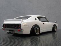 Maisto 1/24 日産スカイライン 2000GT-R (KPGC110) ケンメリ ホワイト カスタム改 マークⅡ金_画像4