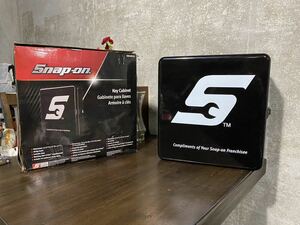 スナップオン　キーキャビネット　壁掛け　40本　snap-on 正規ルート購入品　未使用　売り切り