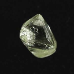 天然ダイヤモンド 原石 ラフ ルース Yellow 八面体 ソーヤブル 0.37ct 　 【榎本通商56639】