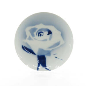 美品 ROYAL COPENHAGEN ロイヤルコペンハーゲン メッテ ハネマン 中皿 1枚 20cmプレート 飾皿 バラ フラワー ブルー SM1495B3