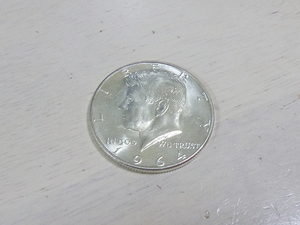 アメリカ 1964年 ケネディ ハーフダラー50セント銀貨 アンティーク コレクター必見 マジック用に年も揃えられます
